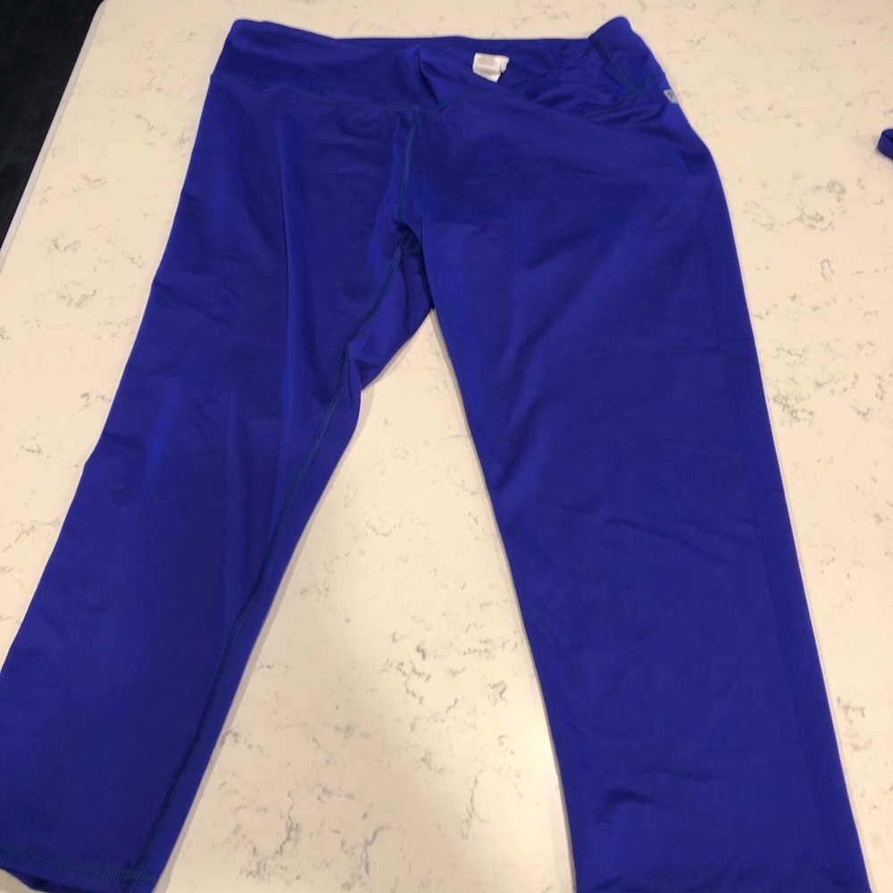 Fabletics Capris Size Large